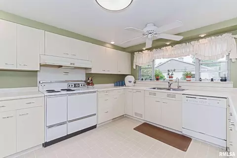320 S Main St, Congerville, IL 61729 photo 27