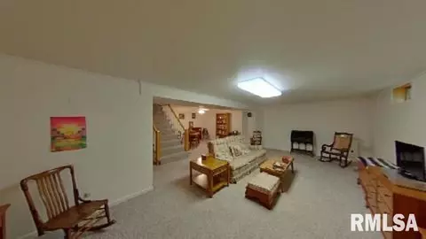549 Meadow Dr, Macomb, IL 61455 photo 11
