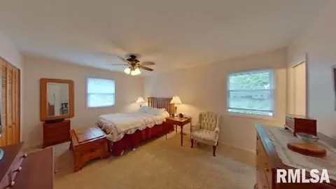 549 Meadow Dr, Macomb, IL 61455 photo 6