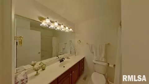 549 Meadow Dr, Macomb, IL 61455 photo 7