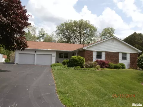 549 Meadow Dr, Macomb, IL 61455 photo 1