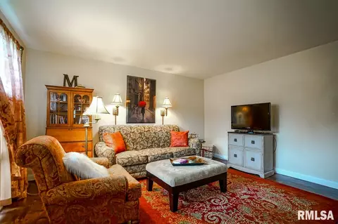 311 Devonshire Rd, Washington, IL 61571 photo 4
