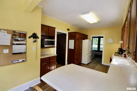616 N Main St, Eureka, IL 61530 photo 5