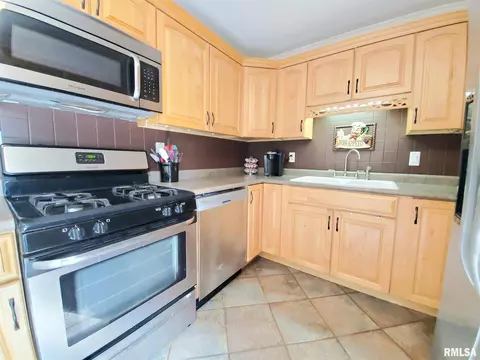 6313 N Devonshire St, Peoria, IL 61615 photo 9