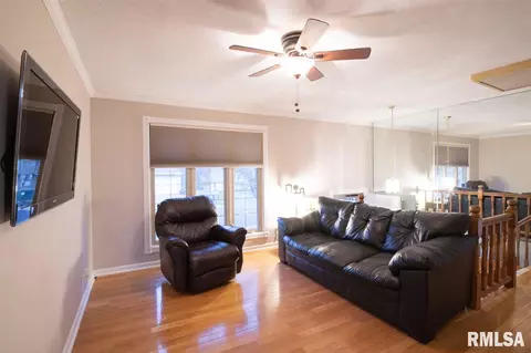 6313 N Devonshire St, Peoria, IL 61615 photo 3