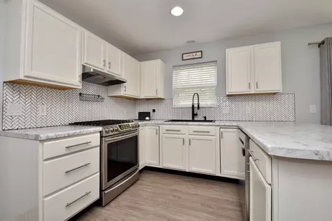 4711 W Pendleton Pl, Peoria, IL 61615 photo 9