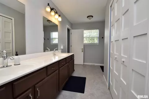 4711 W Pendleton Pl, Peoria, IL 61615 photo 27