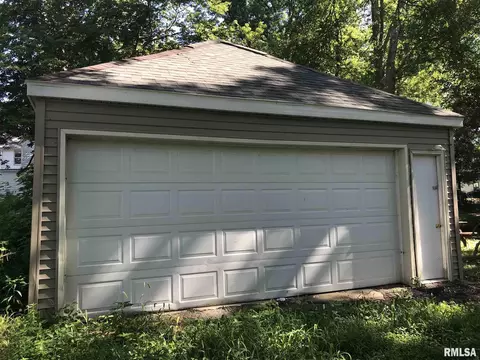 1007 E Behrends Ave, Peoria, IL 61603 photo 3