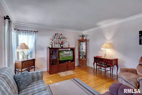 512 E Washington St, Morton, IL 61550 photo 9
