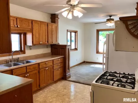424 E Murray St, Macomb, IL 61455 photo 8