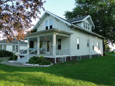 522 E Davis St, Bushnell, IL 61422 photo 2