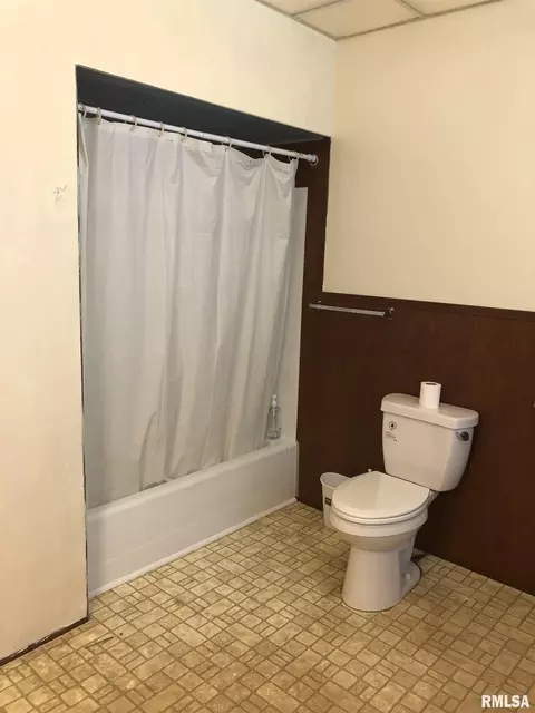 647 S Randolph St, Macomb, IL 61455 photo 10