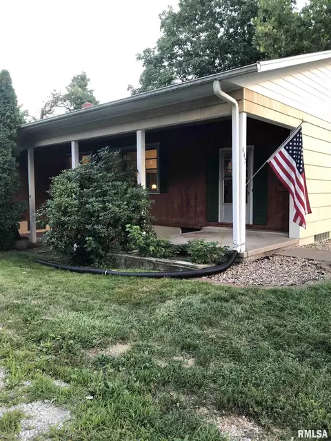647 S Randolph St, Macomb, IL 61455 photo 1