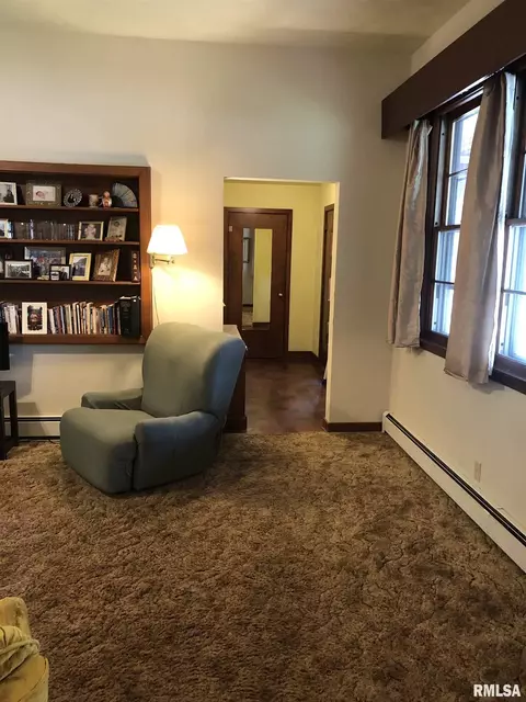 647 S Randolph St, Macomb, IL 61455 photo 5