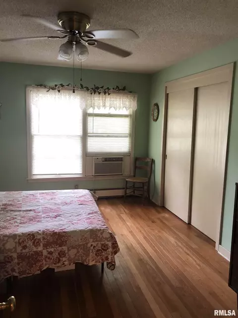 647 S Randolph St, Macomb, IL 61455 photo 11