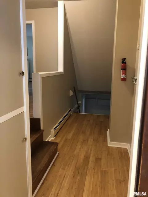 647 S Randolph St, Macomb, IL 61455 photo 8