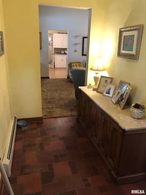 647 S Randolph St, Macomb, IL 61455 photo 2