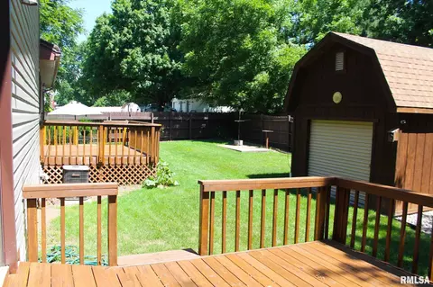 909 S Main St, Eureka, IL 61530 photo 11