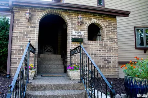 909 S Main St, Eureka, IL 61530 photo 7