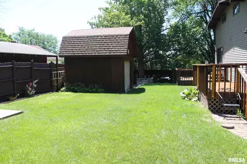 909 S Main St, Eureka, IL 61530 photo 9