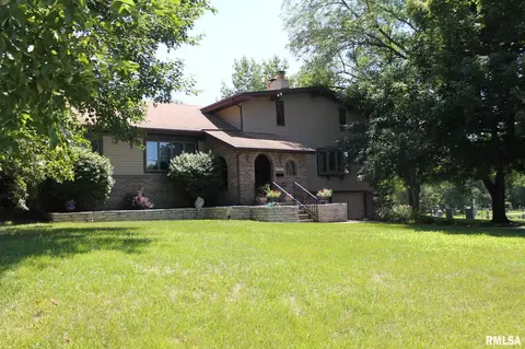 909 S Main St, Eureka, IL 61530 photo 1