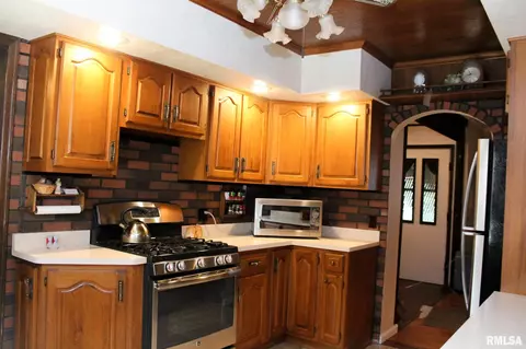 909 S Main St, Eureka, IL 61530 photo 15