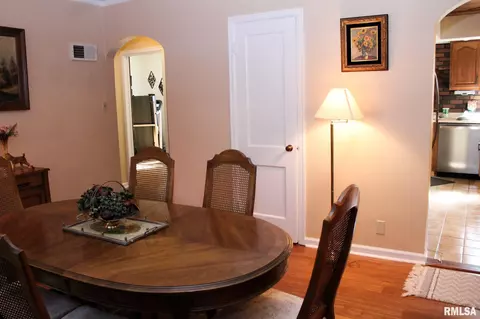 909 S Main St, Eureka, IL 61530 photo 39