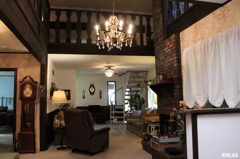909 S Main St, Eureka, IL 61530 photo 22