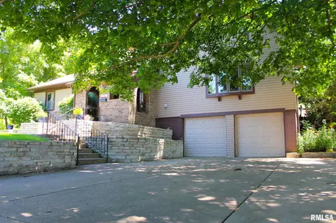 909 S Main St, Eureka, IL 61530 photo 5