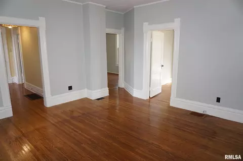 203 S White St, Macomb, IL 61455 photo 9