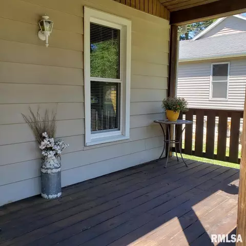 206 N Central Ave, Saint David, IL 61563 photo 5