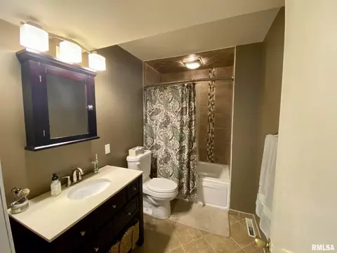 843 E Franklin St, Macomb, IL 61455 photo 11