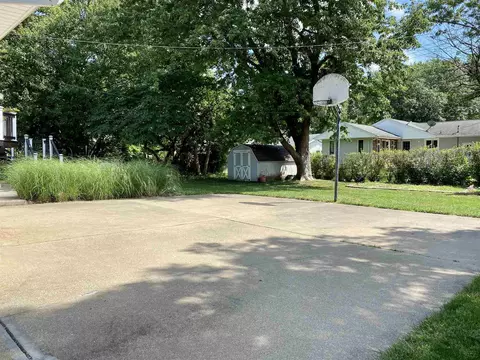 843 E Franklin St, Macomb, IL 61455 photo 28