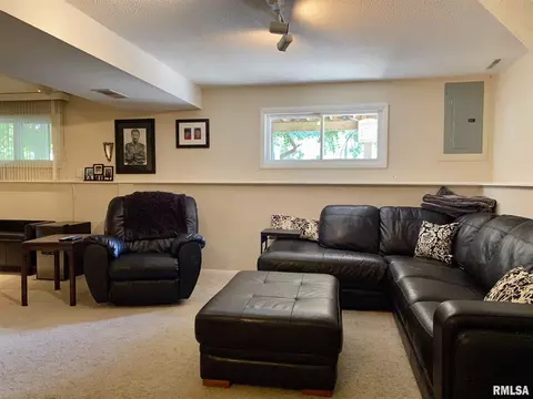 843 E Franklin St, Macomb, IL 61455 photo 16