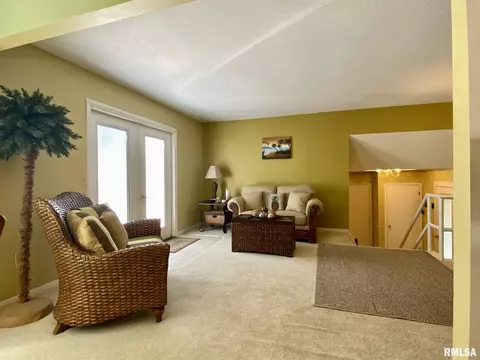 843 E Franklin St, Macomb, IL 61455 photo 5