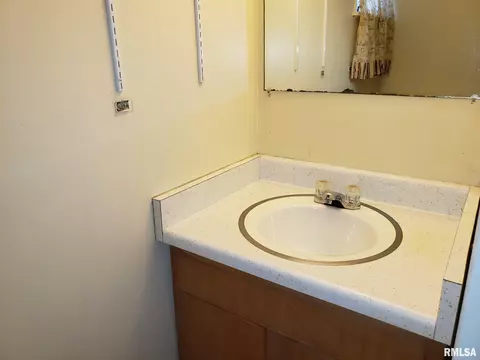 573 N 3rd Ave, Canton, IL 61520 photo 41