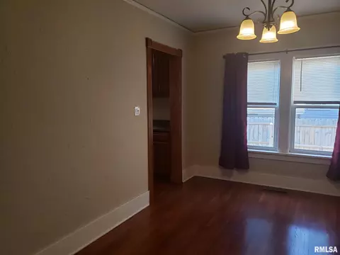 573 N 3rd Ave, Canton, IL 61520 photo 14