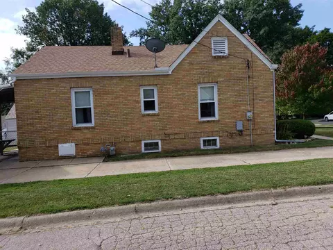 573 N 3rd Ave, Canton, IL 61520 photo 4