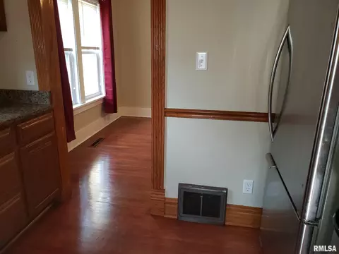 573 N 3rd Ave, Canton, IL 61520 photo 20