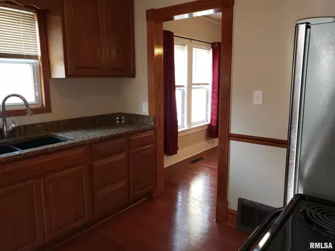 573 N 3rd Ave, Canton, IL 61520 photo 24
