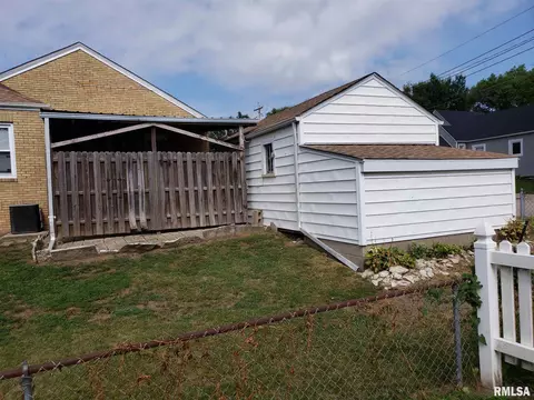 573 N 3rd Ave, Canton, IL 61520 photo 9