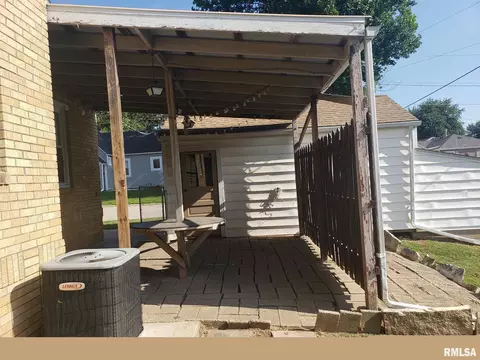 573 N 3rd Ave, Canton, IL 61520 photo 5