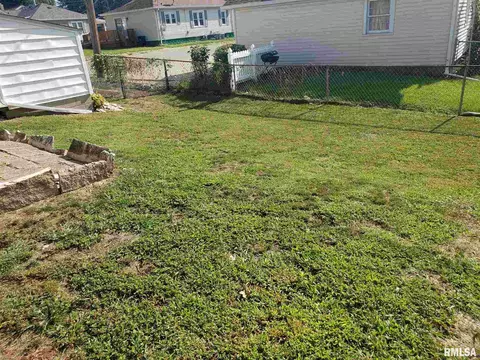 573 N 3rd Ave, Canton, IL 61520 photo 8