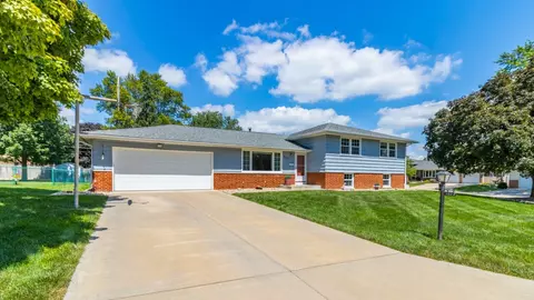 1027 E Marshall St, Morton, IL 61550 photo 3