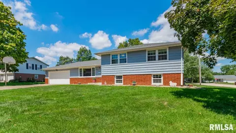 1027 E Marshall St, Morton, IL 61550 photo 1