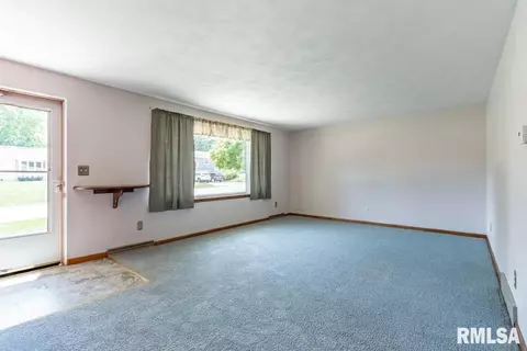1027 E Marshall St, Morton, IL 61550 photo 5
