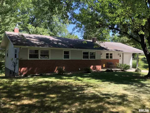 224 E Yeiser St, Macomb, IL 61455 photo 2