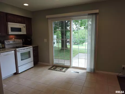 145 Arlington Dr, Macomb, IL 61455 photo 14