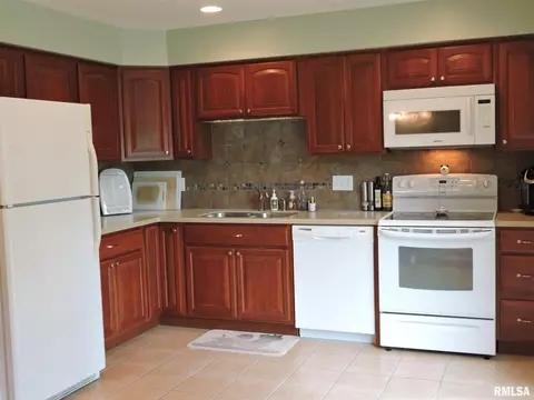 145 Arlington Dr, Macomb, IL 61455 photo 12