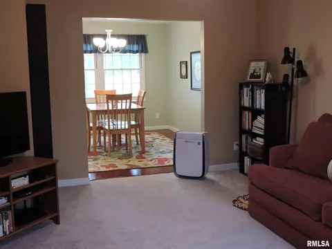 145 Arlington Dr, Macomb, IL 61455 photo 6